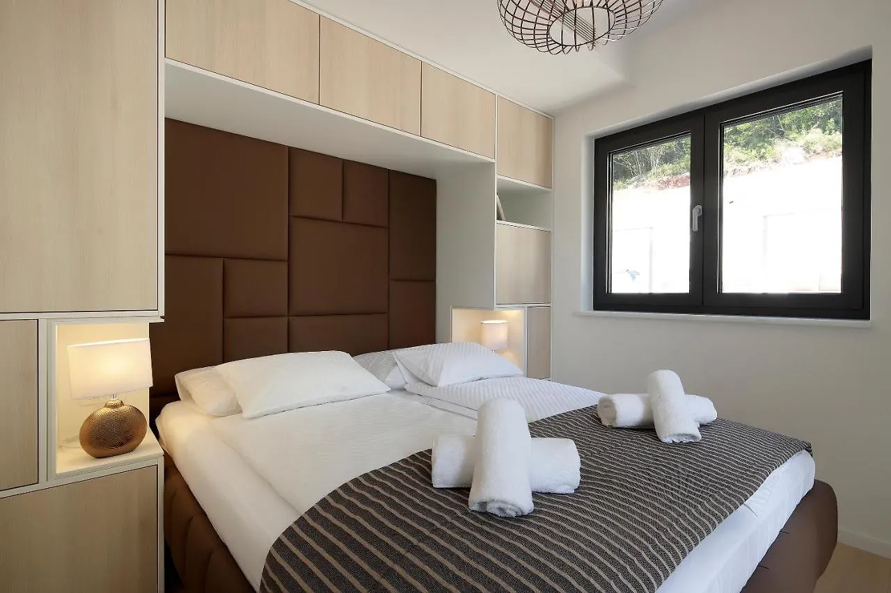 Modena Maris-Heated Pool-Grill-Relax-Jacuzzi Apartments Icici