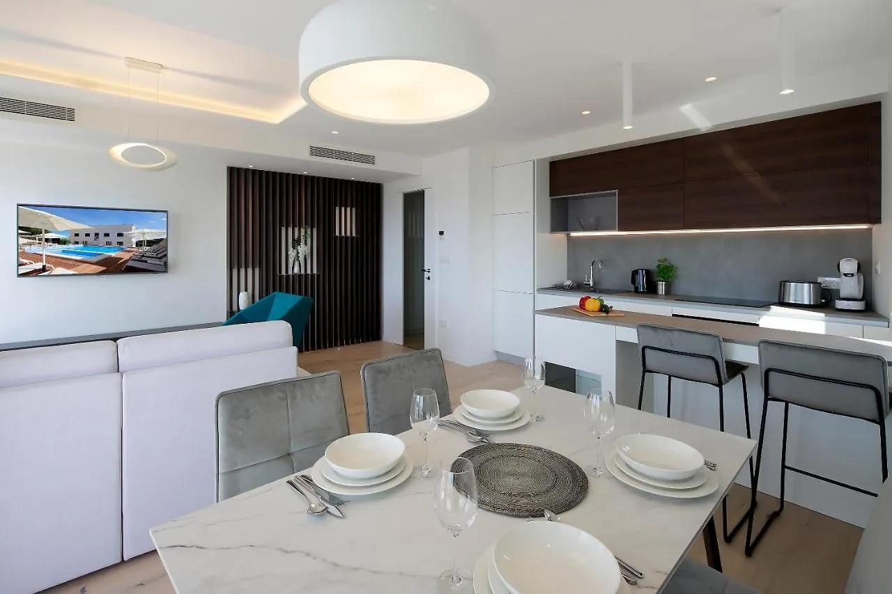 Modena Maris-Heated Pool-Grill-Relax-Jacuzzi Apartments Icici