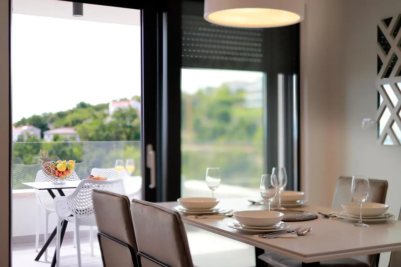 Modena Maris-Heated Pool-Grill-Relax-Jacuzzi Apartments Icici