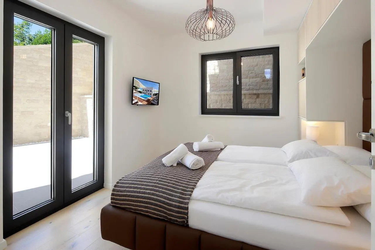 Modena Maris-Heated Pool-Grill-Relax-Jacuzzi Apartments Icici Croatia