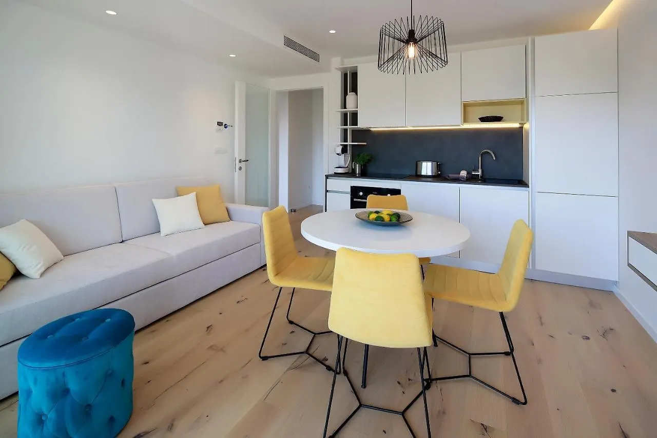 Modena Maris-Heated Pool-Grill-Relax-Jacuzzi Apartments Icici