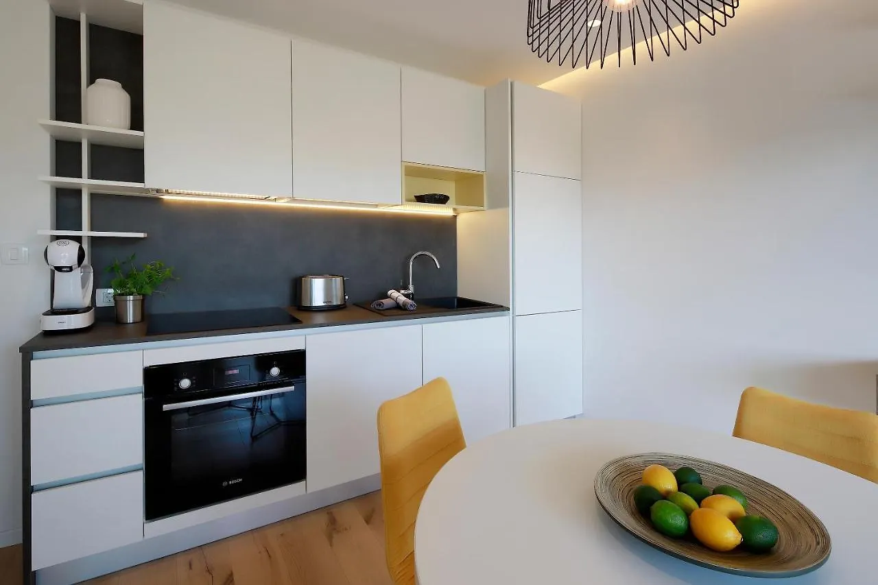 Modena Maris-Heated Pool-Grill-Relax-Jacuzzi Apartments Icici