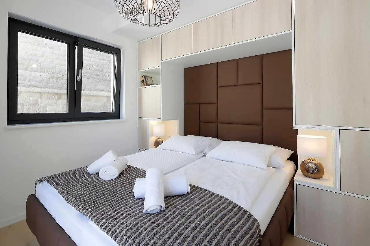 Modena Maris-Heated Pool-Grill-Relax-Jacuzzi Apartments Icici