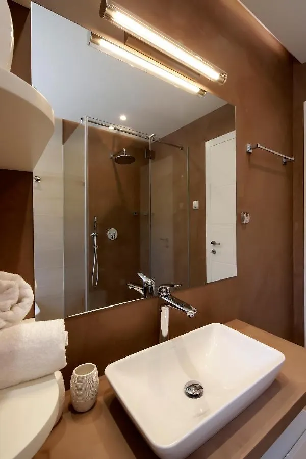 Modena Maris-Heated Pool-Grill-Relax-Jacuzzi Apartments Icici