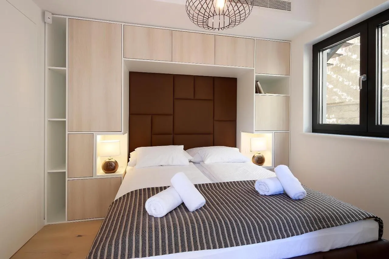 Modena Maris-Heated Pool-Grill-Relax-Jacuzzi Apartments Icici