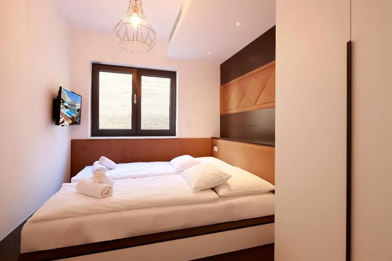 Modena Maris-Heated Pool-Grill-Relax-Jacuzzi Apartments Icici Croatia
