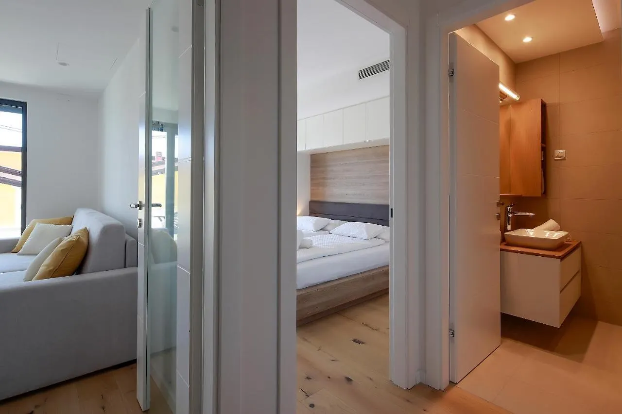 Modena Maris-Heated Pool-Grill-Relax-Jacuzzi Apartments Icici