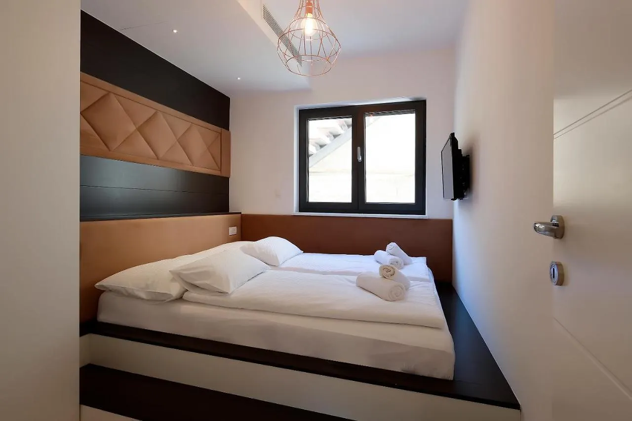 Modena Maris-Heated Pool-Grill-Relax-Jacuzzi Apartments Icici